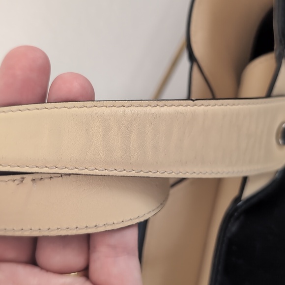 *Flash Sale!* Salvatore Ferragamo Made in Italy Black and Cream Handbag - Picture 6 of 17